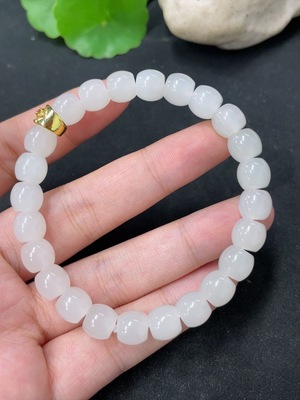 H42994011 和田玉手串  卡8mm左右  货品总重约23g 非金