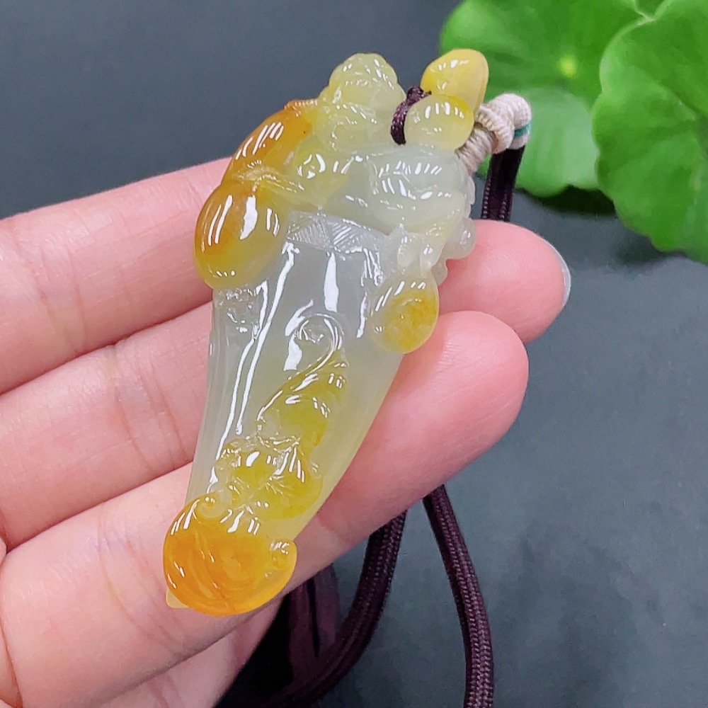 F22494862 Jadeite Dragon Tooth Pendant Color Origin Undetermined Total Weight 36.776g