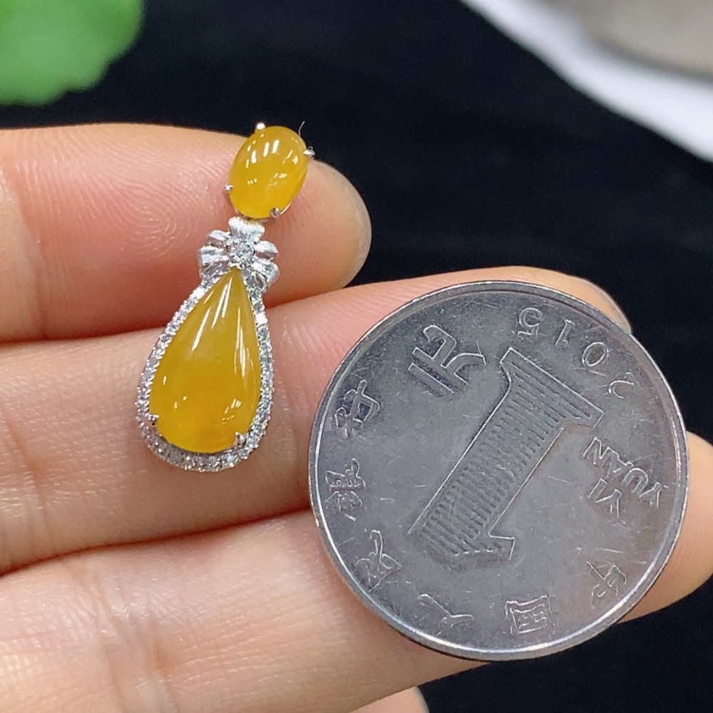 F32731367 Jadeite Inlaid Pendant 18k with Diamond Accent Total Weight Approx. 1.81g Color Origin Undetermined