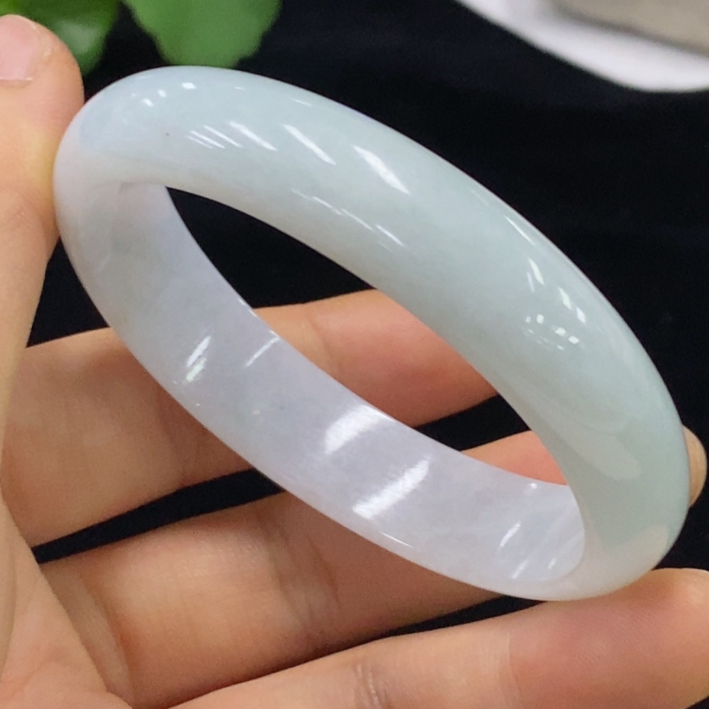 F33835074 Imperial Concubine Jadeite Bangle 55.3/49.6 loop size total weight approx. 38.14g