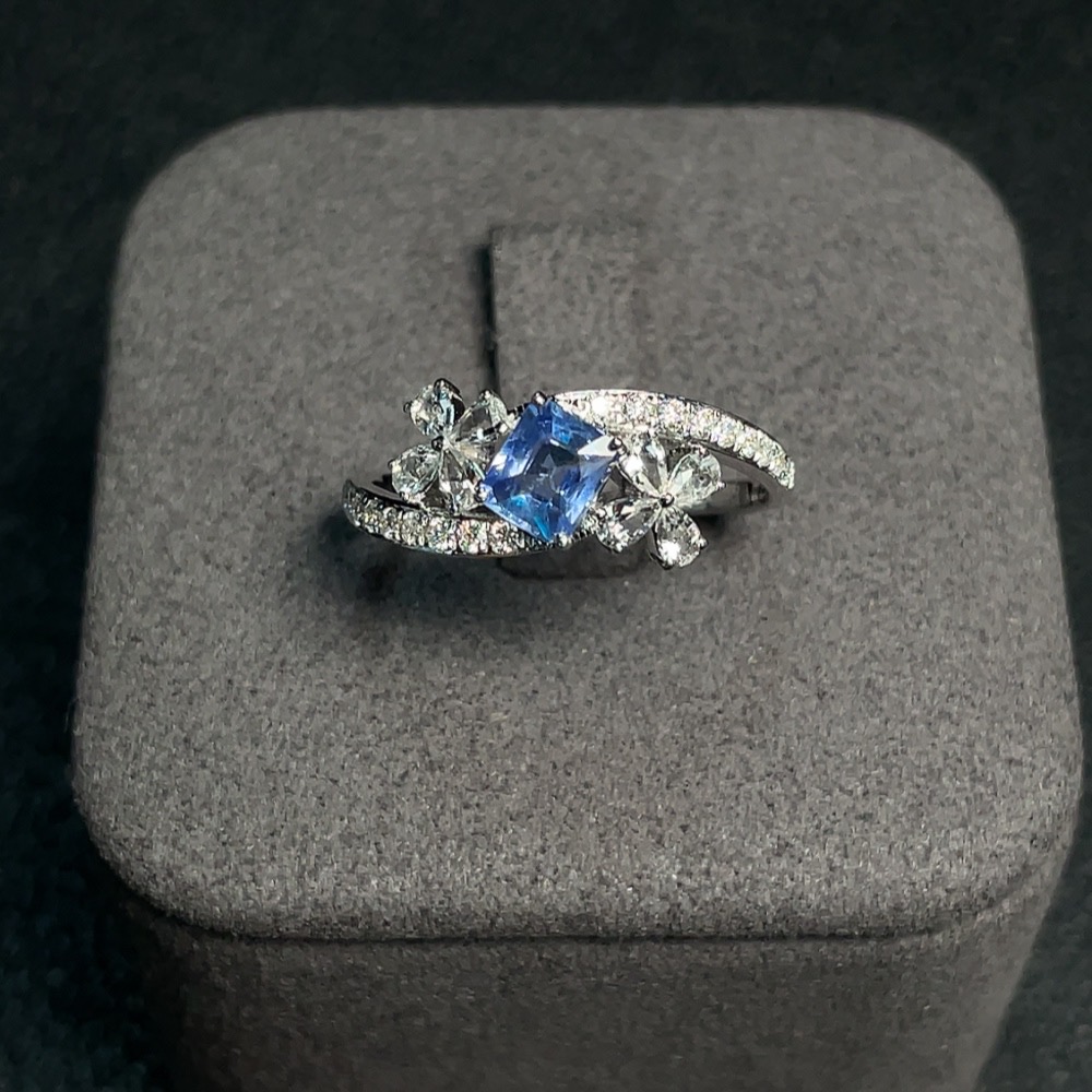 C31682205 Sapphire Ring 35% Gold Content Accented with Round Diamonds Only Total Weight Approx. 1.81g Size 15