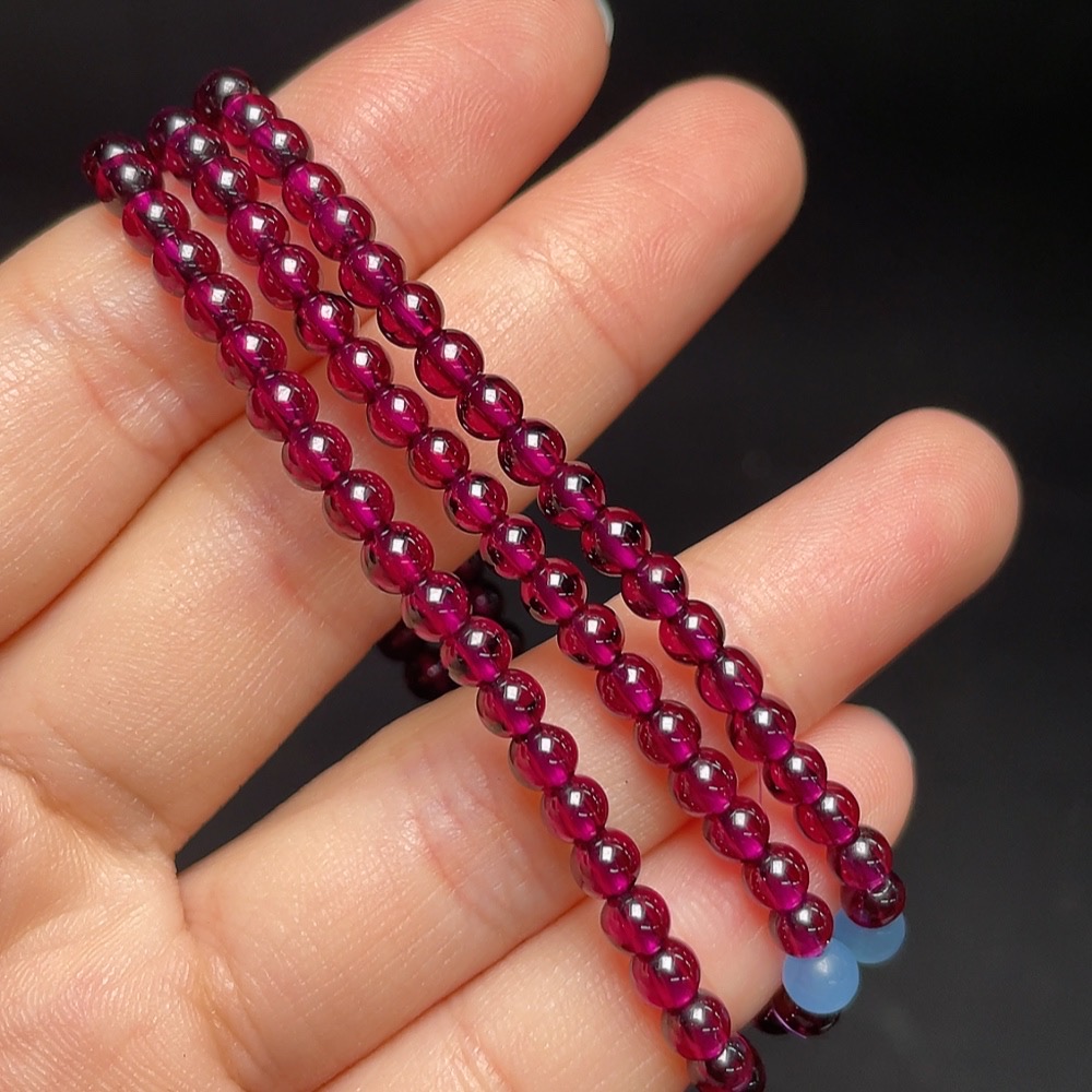 C31639018 Garnet bead strand with non-natural stones, total weight approx. 16.9g, size about 3.9mm