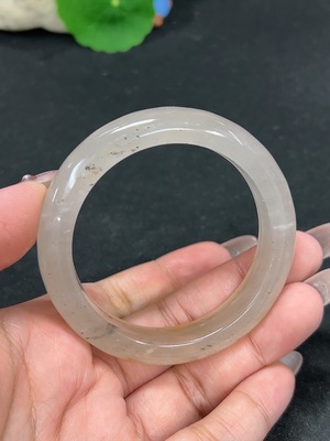 H41946021 非洲翠(独龙玉)正圈手镯 圈口52.3 货品总重约41.4g