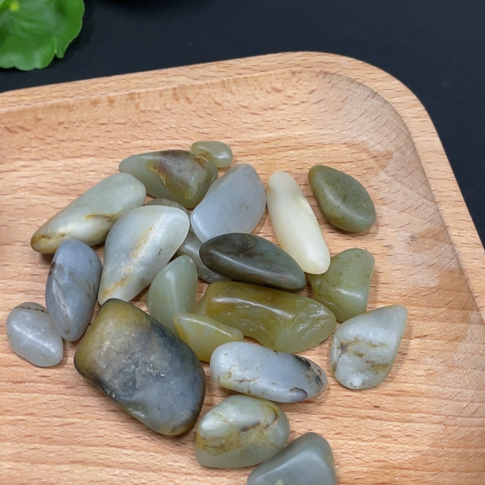H29324276 Hetian Jade, undetermined cause of skin color, containing other mineral components, total weight about 84g, sell as a lot