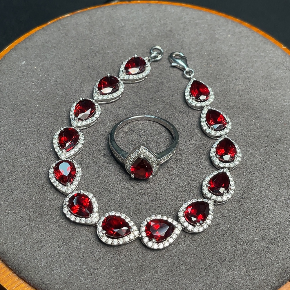 C33920422 Garnet Bracelet + Ring Non-Gold Total Weight Approx.13.65g Size 14 Sell as a Lot