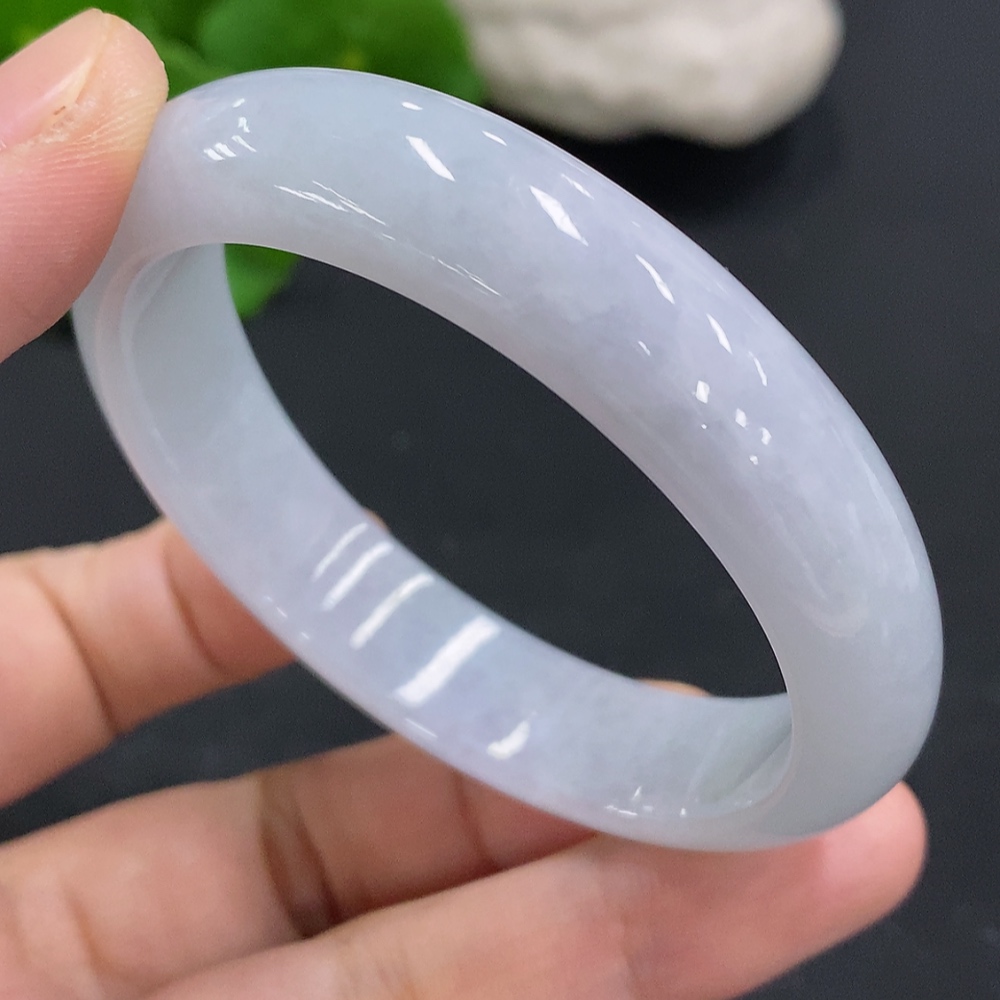 F30552912 Jadeite Imperial Concubine Bangle Size 52/46.4 Total Weight Approx. 42g