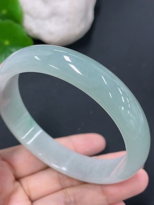 F43138414 翡翠正圈手镯 圈口60mm 货品总约重54.15g