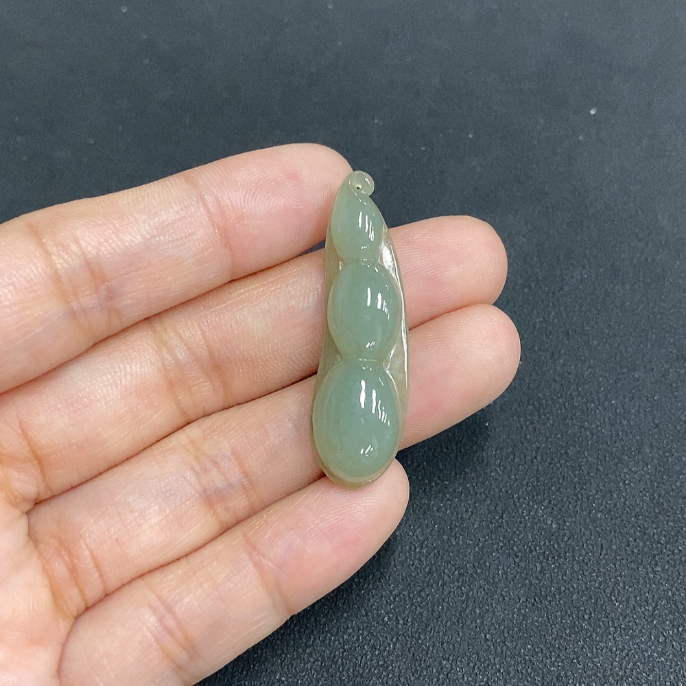 F06230821 Jadeite Fú Dòu Pendant