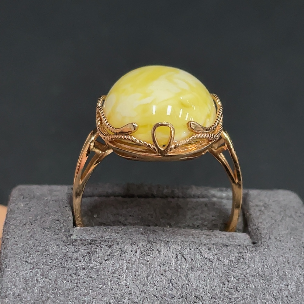 C16770113 Amber Beeswax Ring Adjustable 18K Gold Setting Total Weight Approx. 4.93g