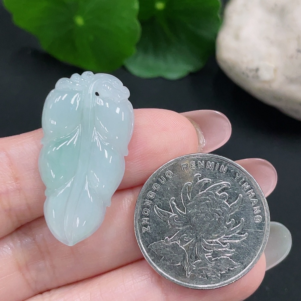F29360928 Jadeite Pendant Leaf Total Weight Approx. 4.43g