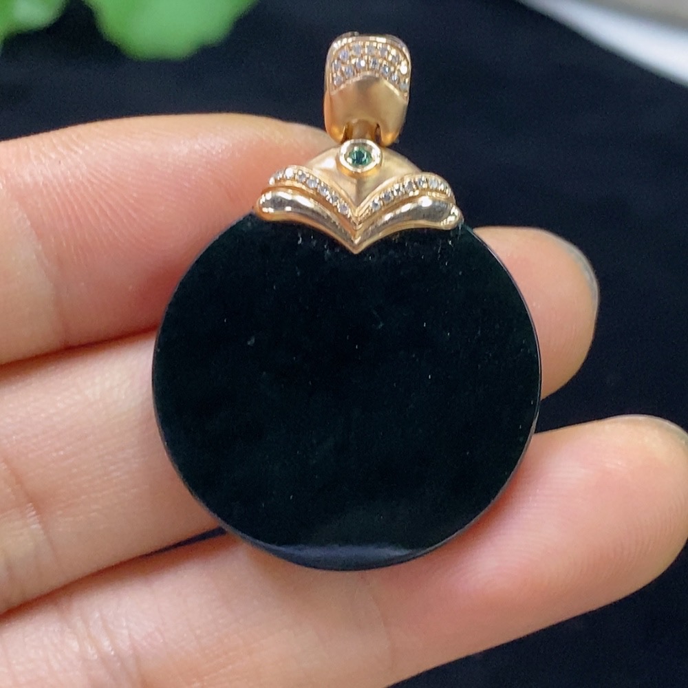 F31601127 Jadeite Plain Pendant with 18K Diamond Accents, Total Weight Approx. 7.16g