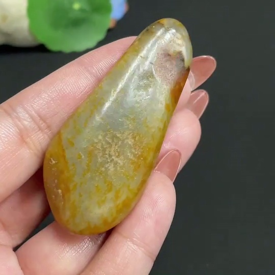 H34074140 Hetian Jade with undetermined skin color origin, total weight approximately 40.7g