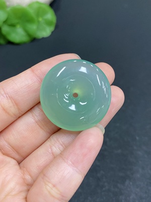 H33902475 Xiuyu (serpentine jade) pendant