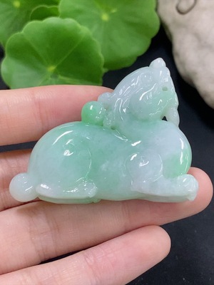 F46549587 翡翠貔貅挂件 货品总重约29.92克