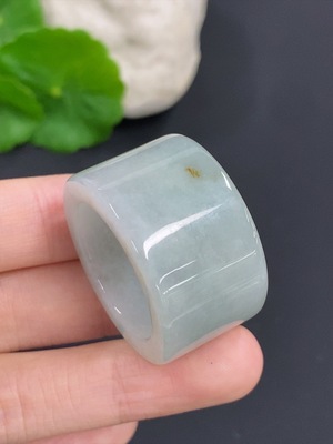 F42976023 翡翠扳指 货品总重量约26.1克 圈口30