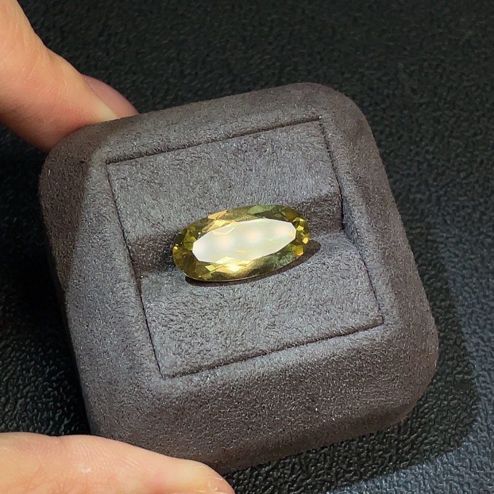 C29403329 Crystal Rough Stone Total Weight Approx. 8.79ct
