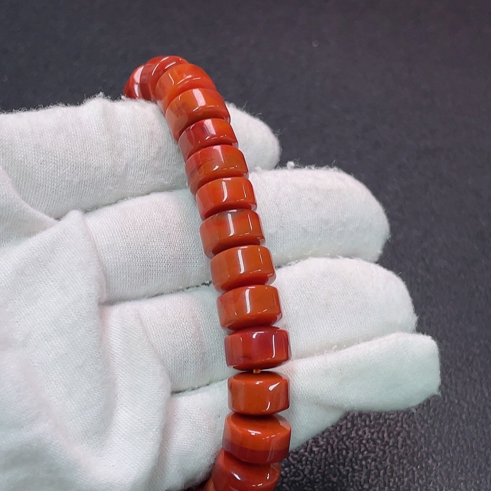 C34990519 Red Agate Bracelet with Visible Organic Matter, Total Weight Approx. 46.97g, Size About 11.3mm