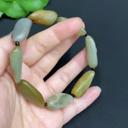 H31601636 Hetian Jade Bracelet  Undetermined Skin Color Origin  Contains Other Mineral Components  Accompanying Beads Not Hetian Jade  Total Weight Approx. 34.6g