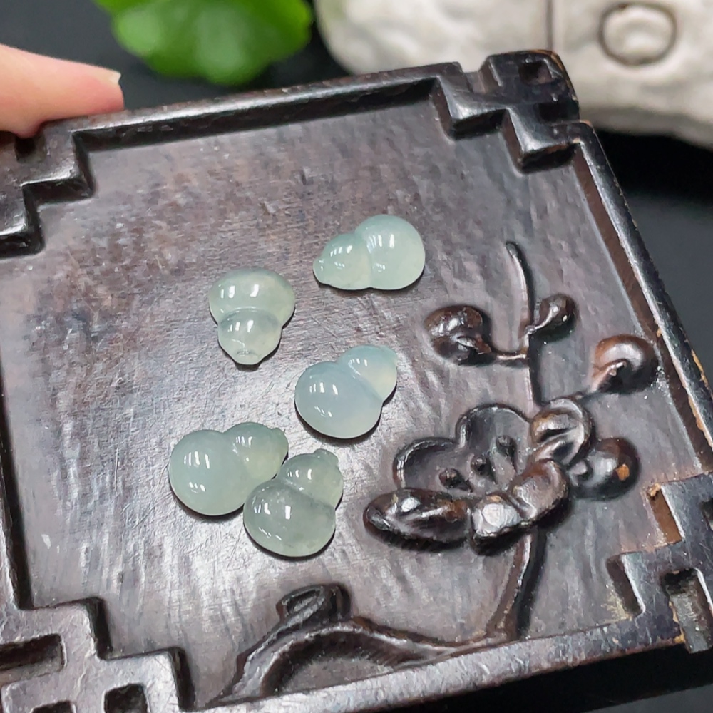 F34058128 Jadeite Gourd Inlay Piece