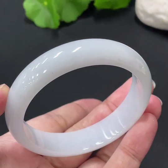 F21324745 Jadeite Round Bracelet Size 54.5 Total Weight 46.003g