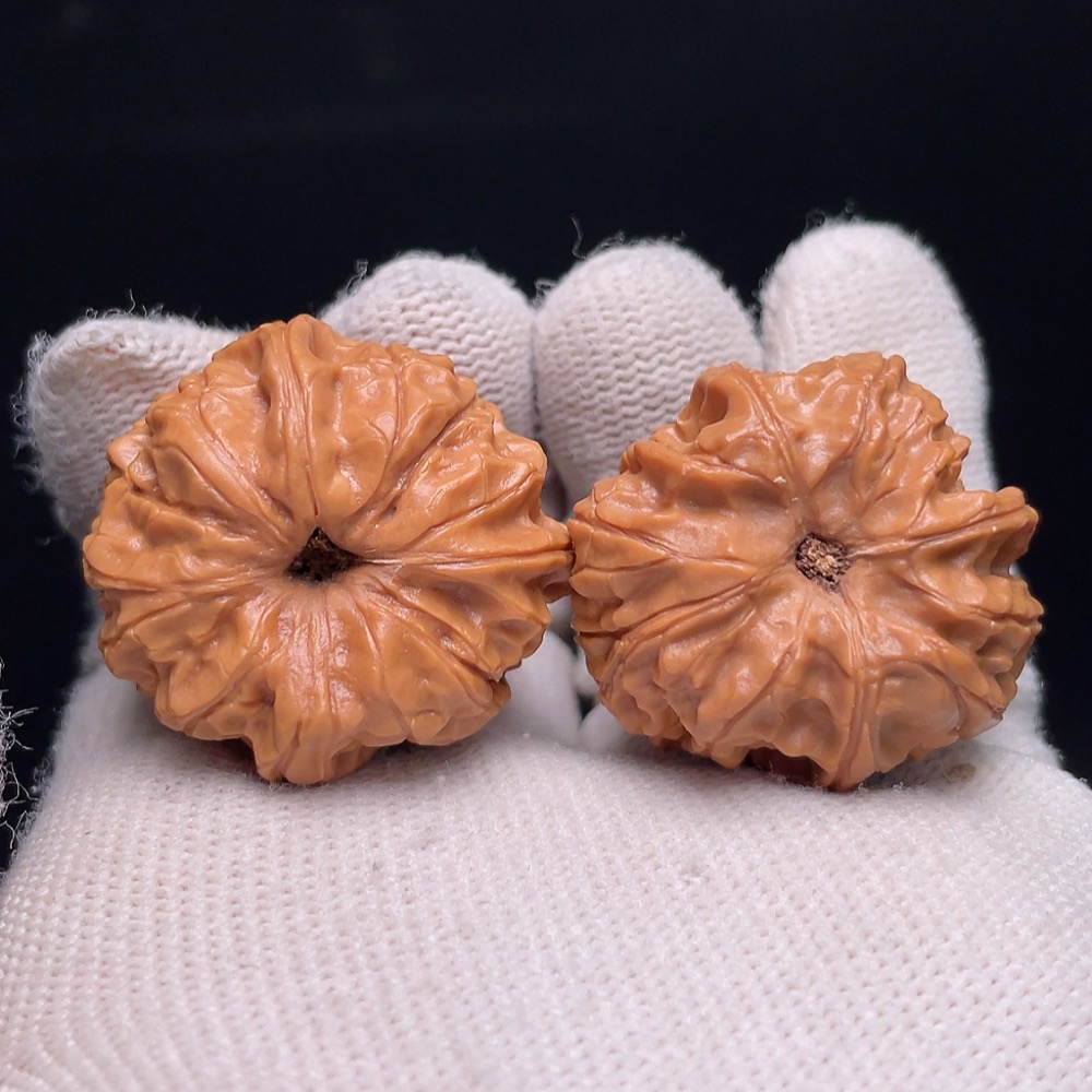 W25842043 Three-edged Walnut, total weight about 22.8g, size about 31.8mm