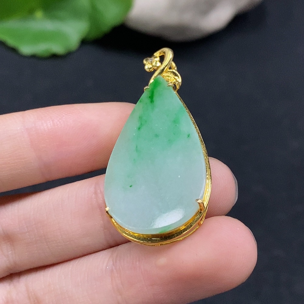F33896294 Jadeite Pendant with 18K Gold Mount, Total Weight Approx. 3.6g