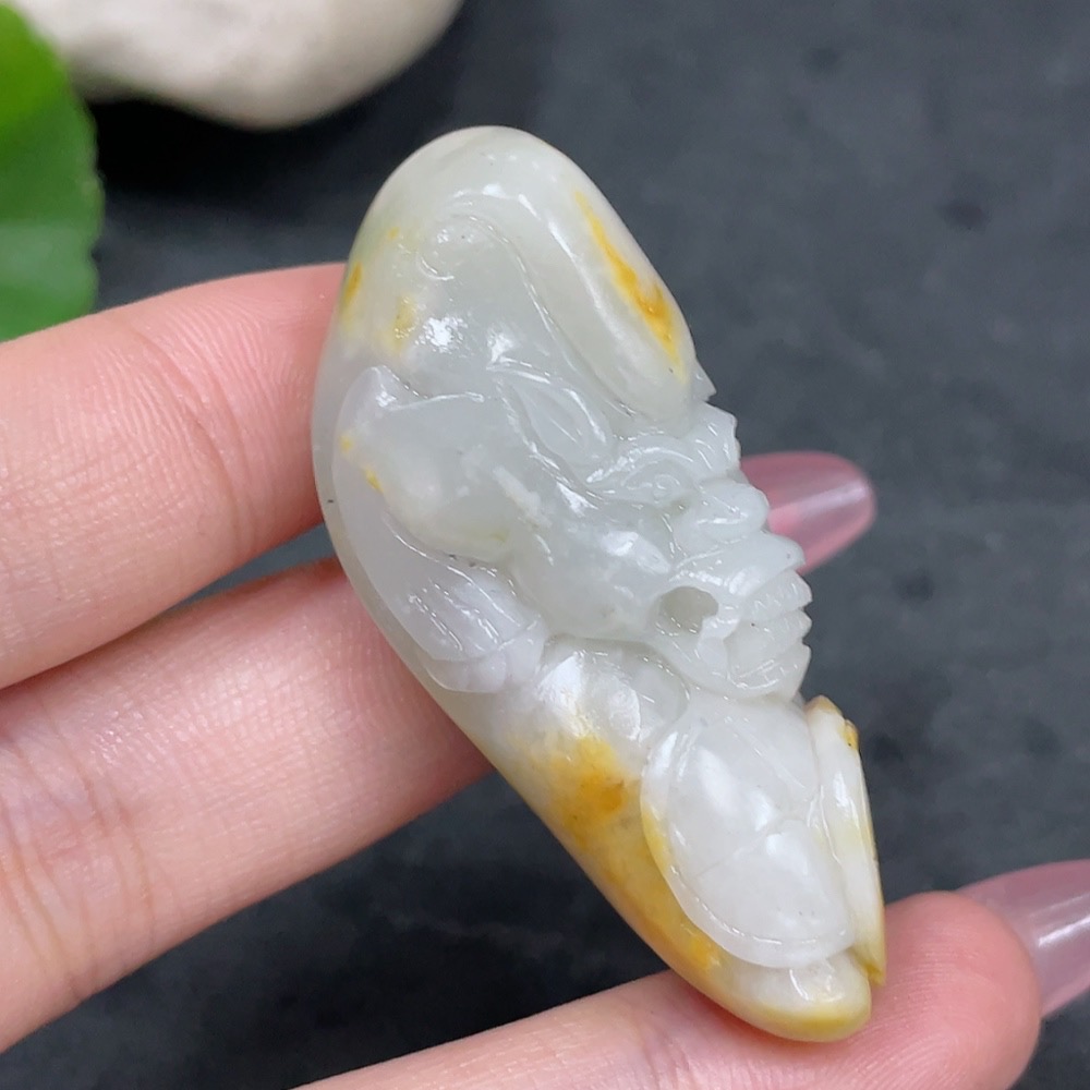 H33944357 Hetian Jade Pendant - Auspicious Beast, undetermined skin color origin, contains other mineral components, total weight approx. 31.6g
