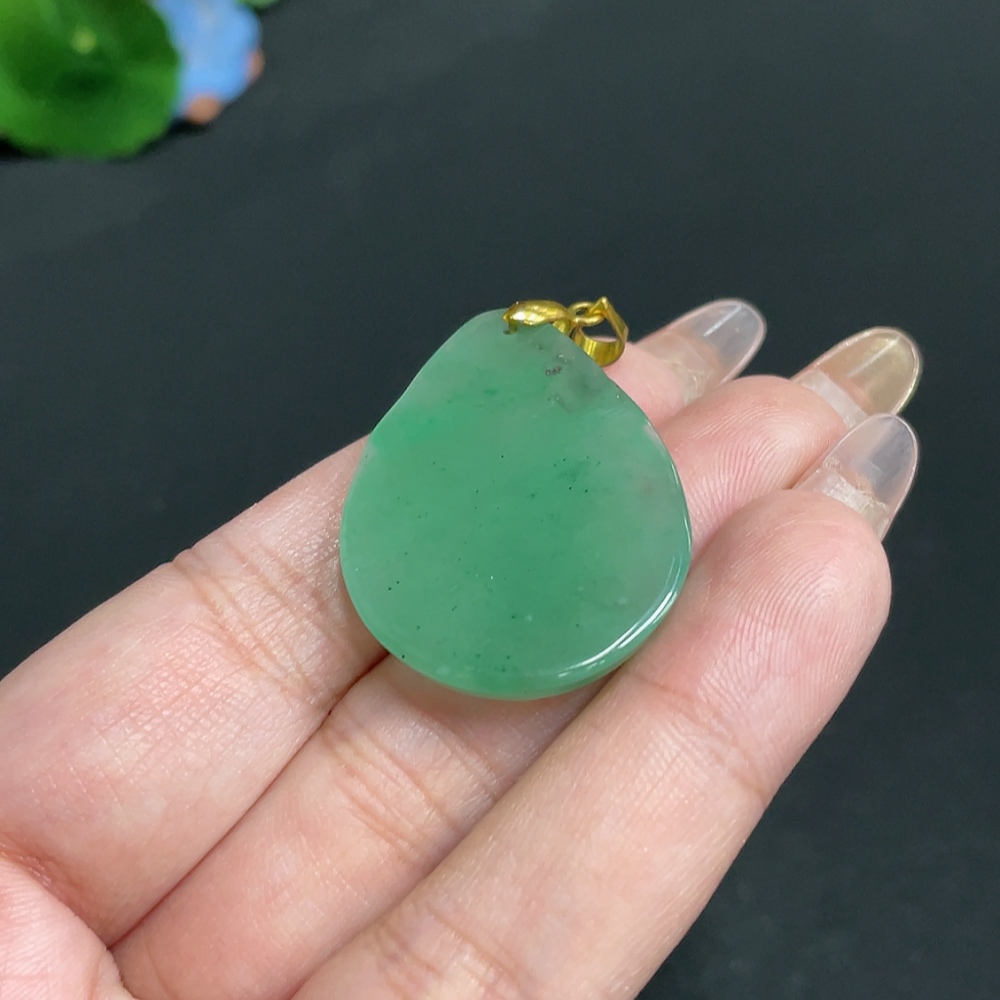 H32804796 African Emerald (Dulong Jade) Pendant