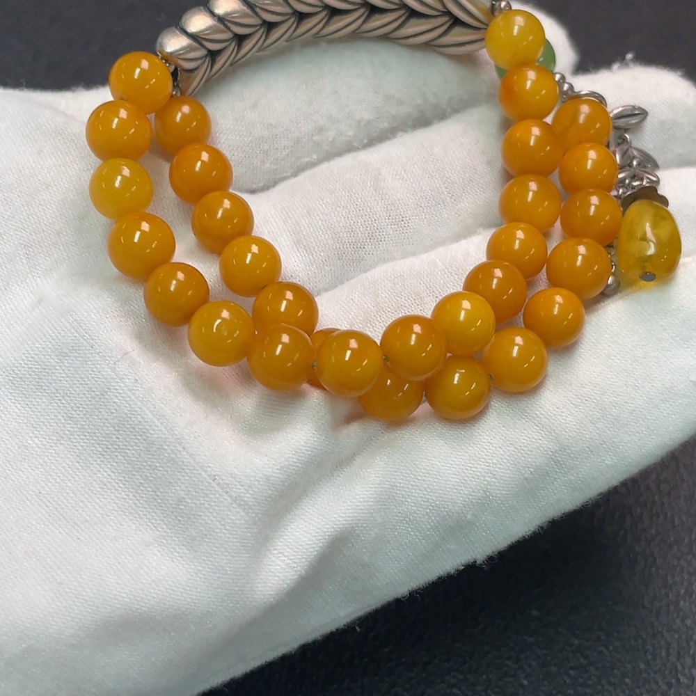 C34038702 Amber Beeswax Bracelet Non-Gold with Hetian Jade, Total Weight Approx. 14.42g, Size About 7.7mm