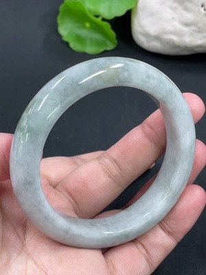 F39551367 翡翠正圈手镯 货品总重约63.45g 53.5圈口