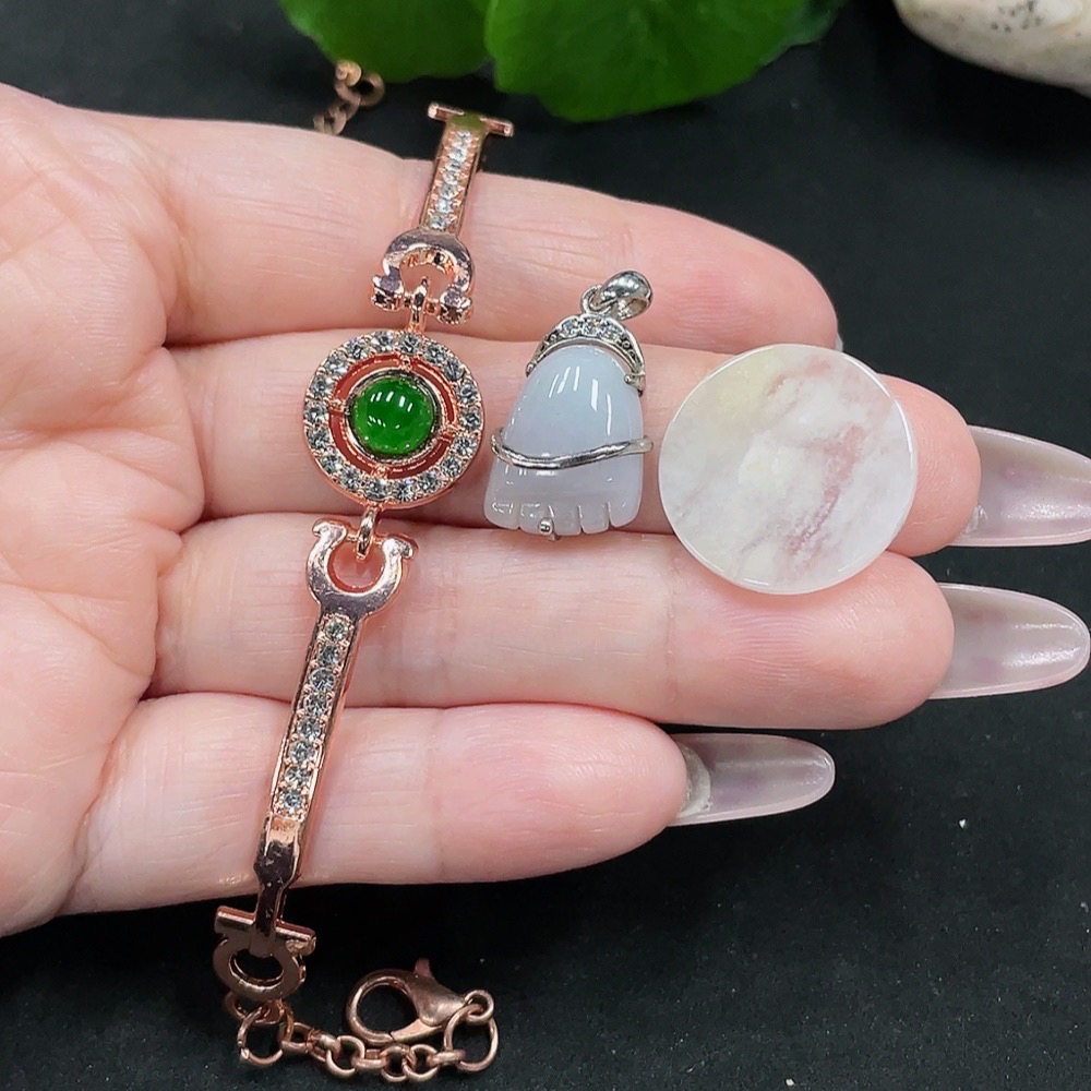 F35081930 Jadeite Pendant + Bracelet Sell as a Lot (Non-Gold Inlaid)