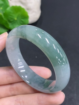 F33940425 Jadeite Round Bangle, Total Weight Approximately 56g, Size 51