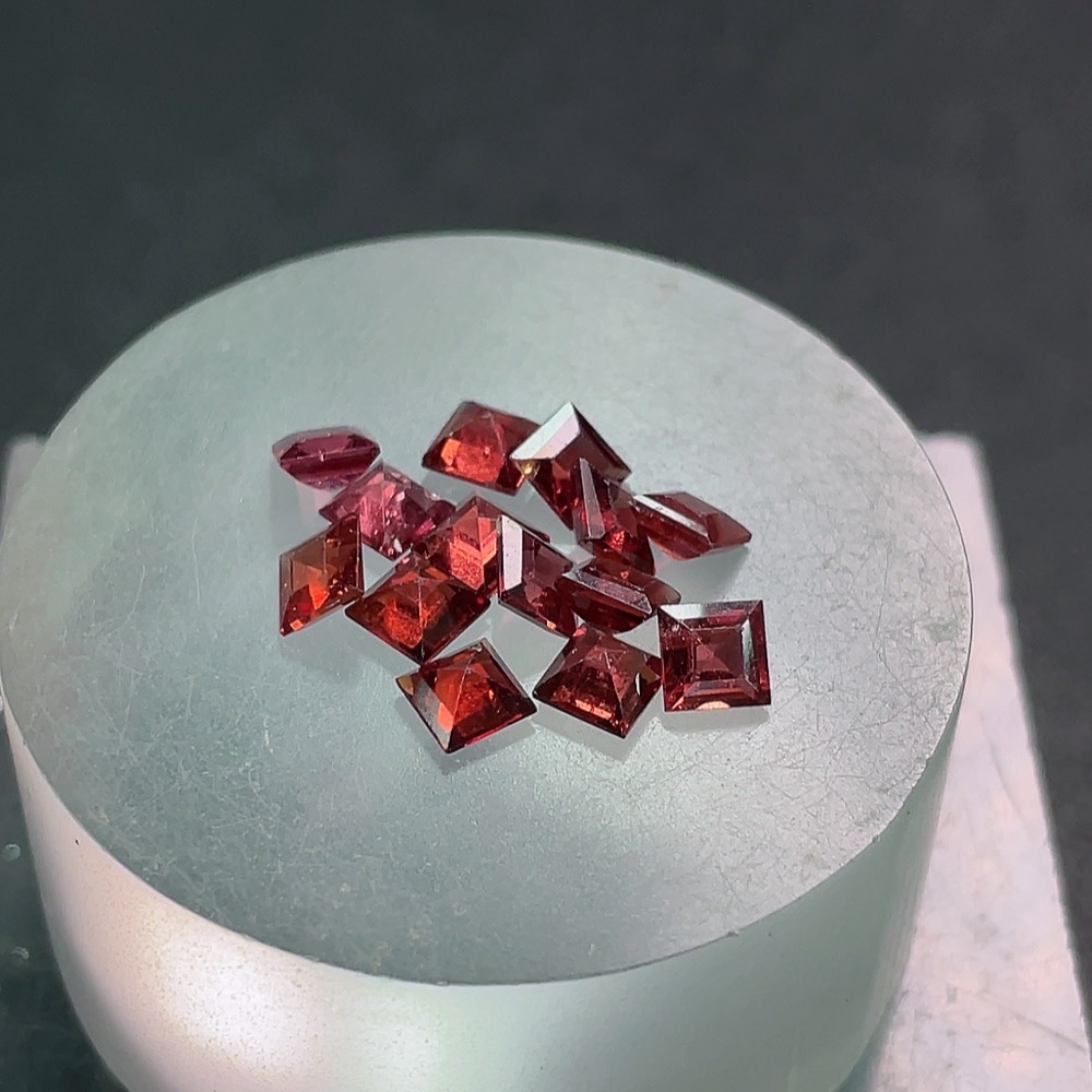 C34950122 Garnet Loose Stones Total Weight Approx.6.44ct Sell as a Lot
