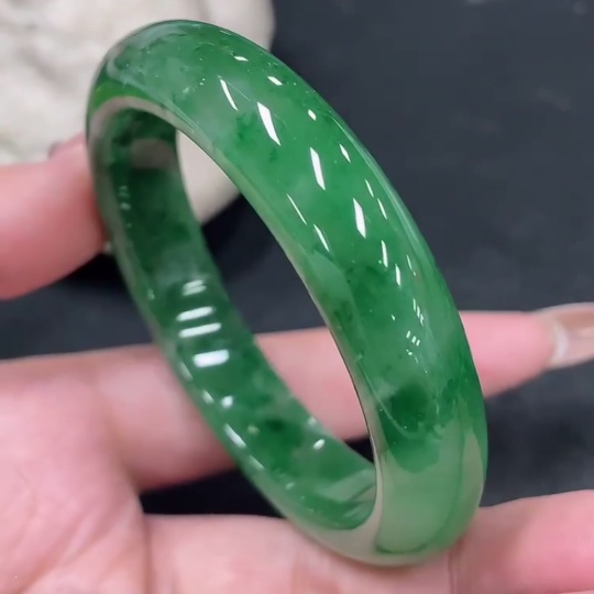 H32705144 African Emerald (Dulong Jade) Round Bracelet Size 51.5 Total Weight Approx. 38.8g