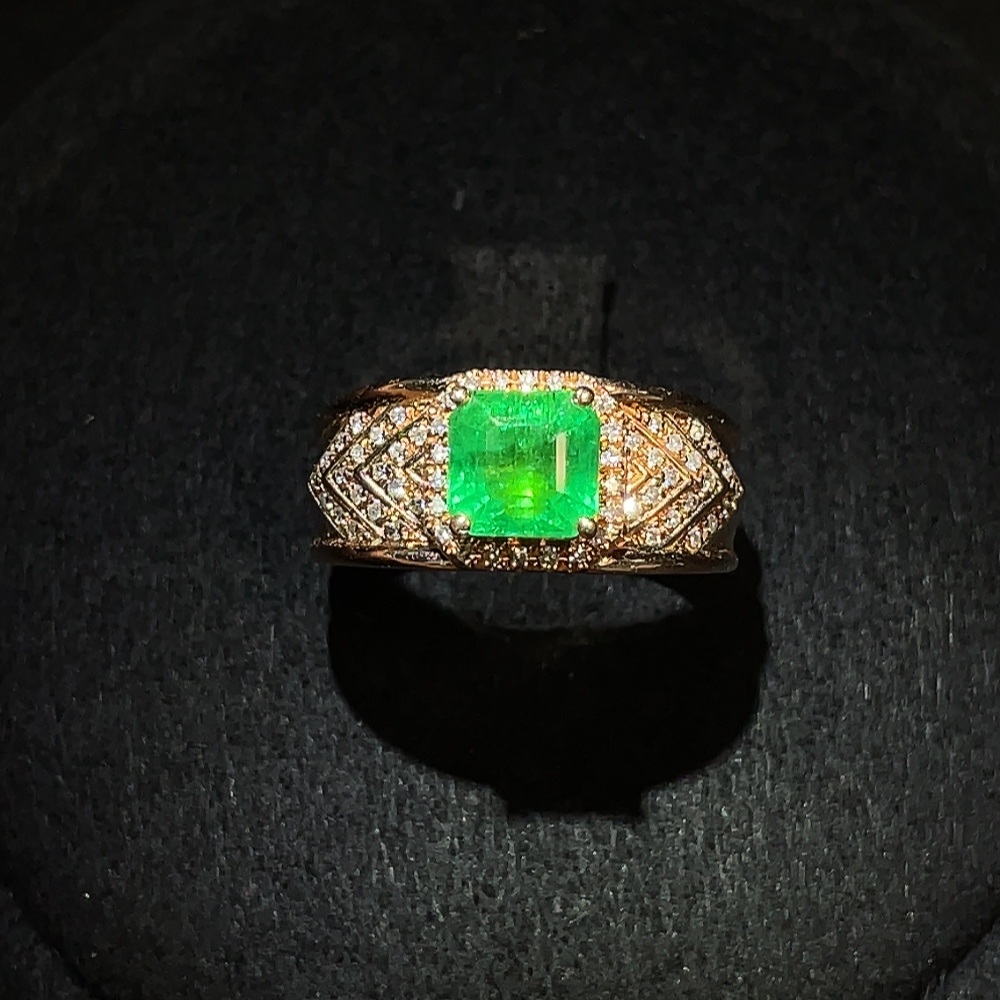 C32745421 18K Gold Emerald Ring Clarity Enhanced with Diamond Setting Total Weight Approx. 4.07g Size 12