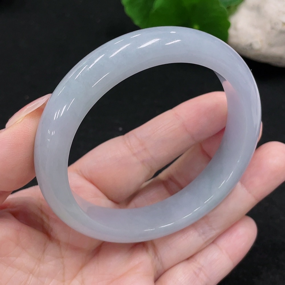 F33827428 Jadeite Round Bangle 57.2 Loop Size Total Weight Approx. 57.9g