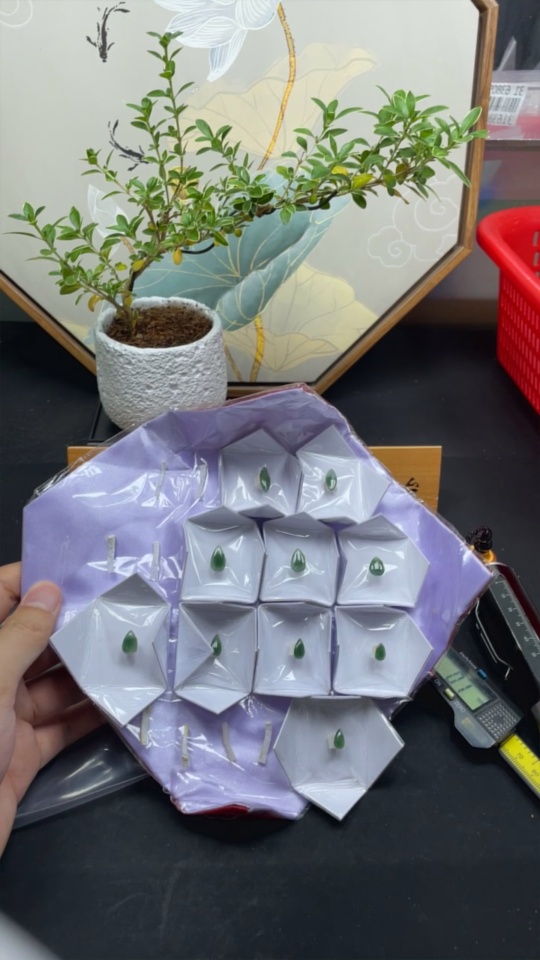 F31638072 Jadeite Inlaid Pieces Sell as a Lot