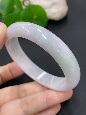 F46616136 翡翠正圈手镯 圈口54.2 货品总重约52克