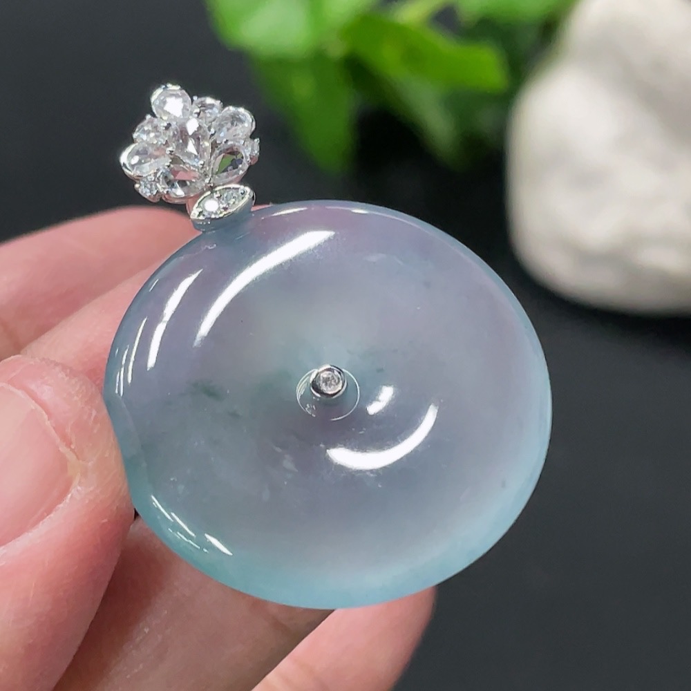 F35109494 Jadeite Pendant Peace Buckle 18k with Diamond Accent Total Weight Approx. 11.43g