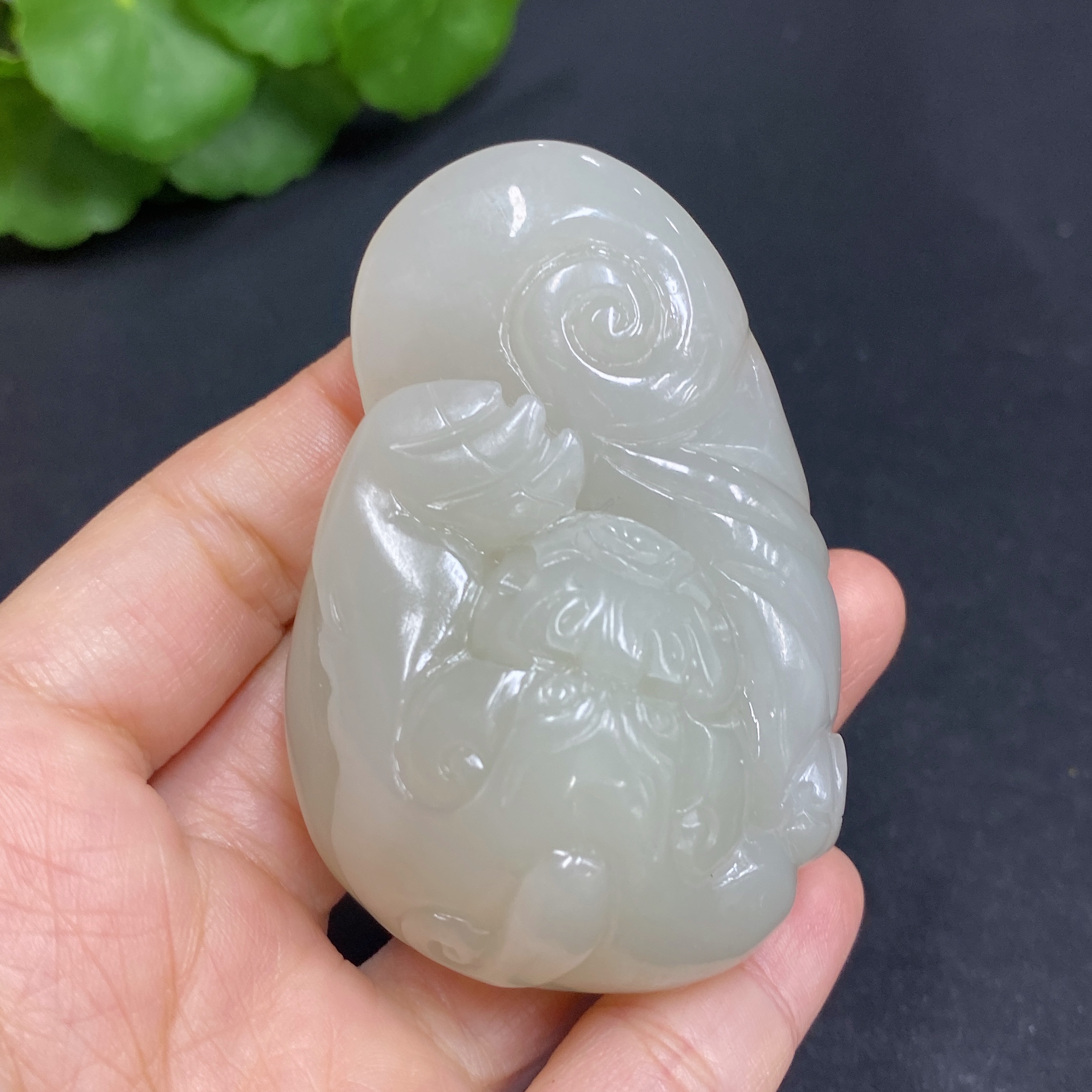 H30440063 Hetian Jade Pendant    Auspicious Beast    Total Weight: Approx. 94.3g