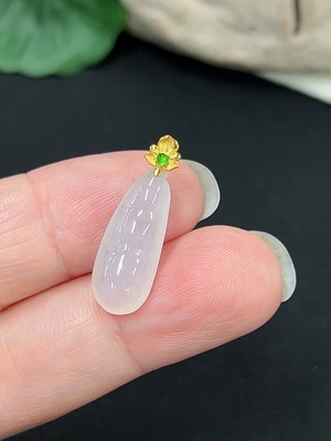 F46544357 翡翠福豆挂件 18K金 货品总重约1.2克
