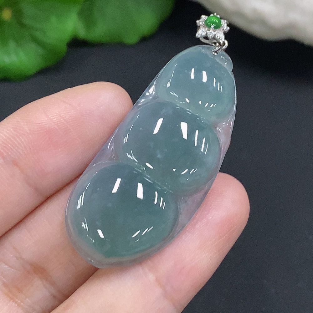 F35126687 Jadeite Buddha Bean Pendant with 18K Gold Clasp, Total Weight Approx. 9.6g (Non-Diamond)