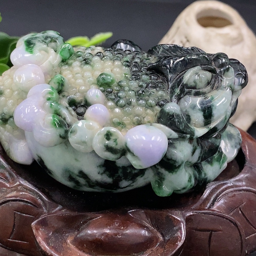 F35091647 Jadeite Gold Toad Ornament with Other Mineral Components, with Base, Total Weight Approximately 478.13g, Base Excluded