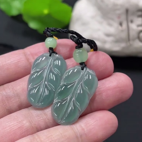F34978295 Jadeite leaf pendant with non-A grade beads