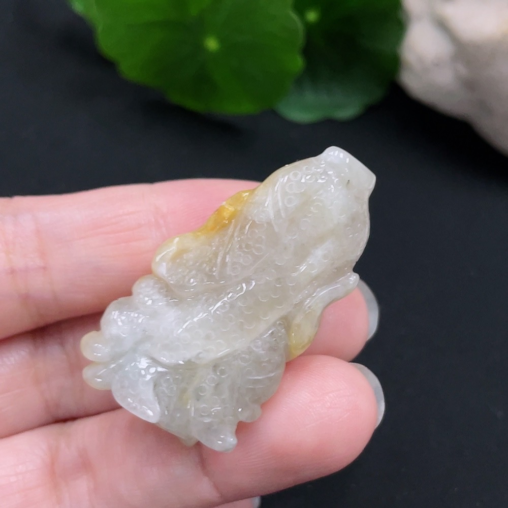 F31579804 Jadeite cabbage pendant with a total weight of approximately 18.4 grams (color origin undetermined)