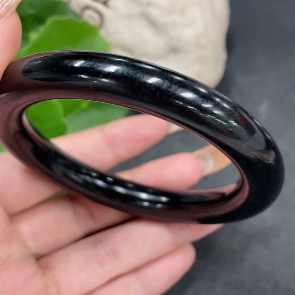 H32823202 Hetian Jade Round Bangle Size 59.7 Total Weight Approx. 62.7g