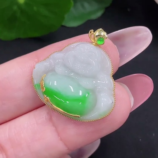 F34013877 Jadeite Buddha Pendant with 18K Gold Clasp, Main Body Contains 58% Gold, Total Weight Approximately 4.44g