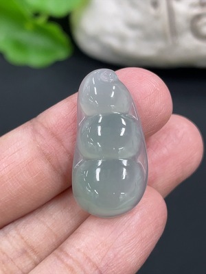 F42973260 翡翠福豆挂件 货品总重约2.9克