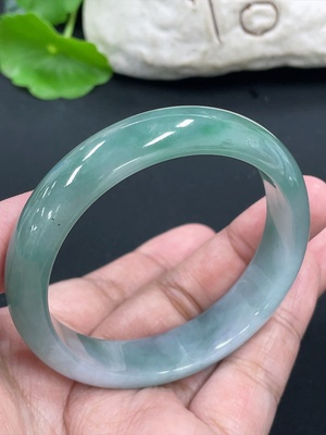 F42952721 翡翠正圈手镯 货品总重约42.7g 52.8圈口
