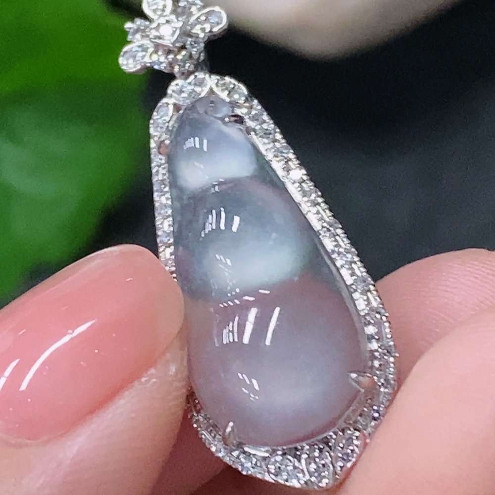 F34997848 Jadeite Inlaid Fu Dou Pendant with 18k Gold and Diamond Accents, Total Weight Approximately 2.45g